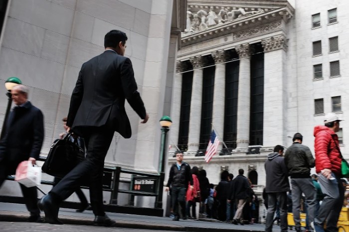 Us wall street experiences decline amidst mixed data and uncertainty surrounding fed policy