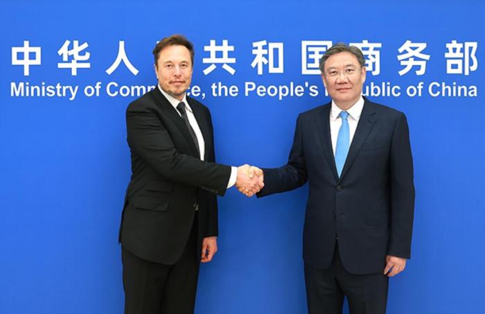 Elon musk visits beijing meeting with chinese foreign minister qin gang