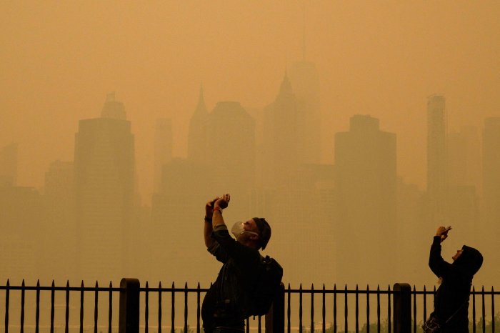 New york chokes on unprecedented smog crisis as global air pollution worsens