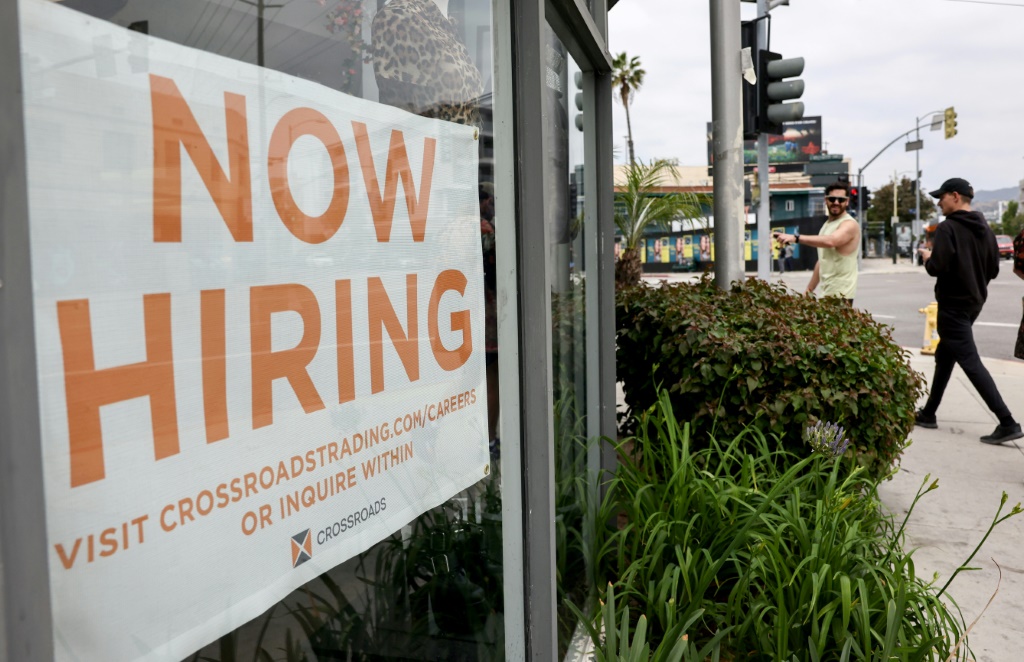 Us labor market adds 209000 jobs in june reflecting moderate growth