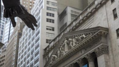 Wall street shifts focus from recession to hot economy