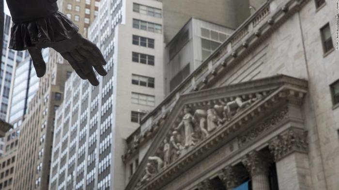 Wall street shifts focus from recession to hot economy