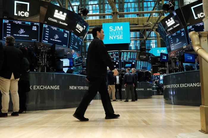 Stock markets week long surge pauses whats behind the numbers