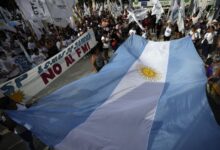 Argentina faces critical imf talks to resolve looming debt crisis