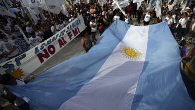 Argentina faces critical imf talks to resolve looming debt crisis