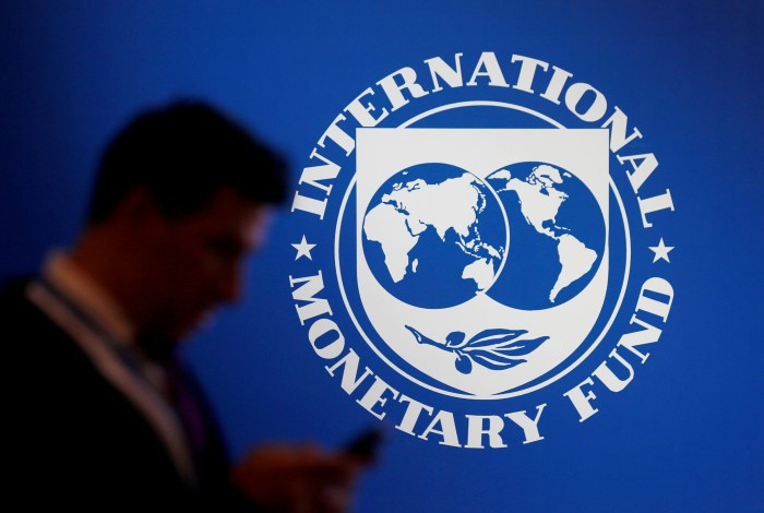 Pakistan parliament approves revised budget to secure imf deal and tackle economic crisis