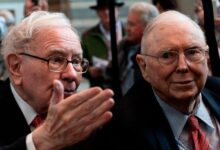 Charlie munger longtime partner of warren buffett and investing legend passes away at 99