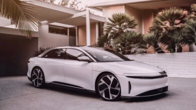 Nio new electric car takes on luxury rivals maybach and panamera