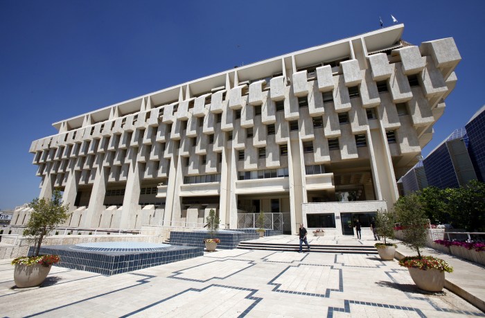 Bank of israel cuts rates to boost economy